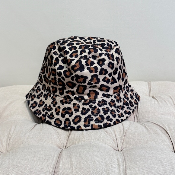 BUCKET HAT - LEOPARD DESIGN - Medium - Picture 1 of 4
